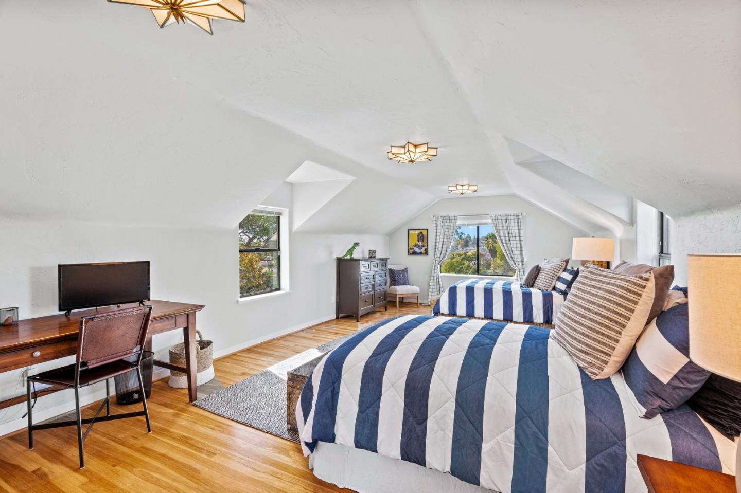 Detail Gallery Image 39 of 77 For 113 Ocean View Ave, Santa Cruz,  CA 95062 - 4 Beds | 3/1 Baths