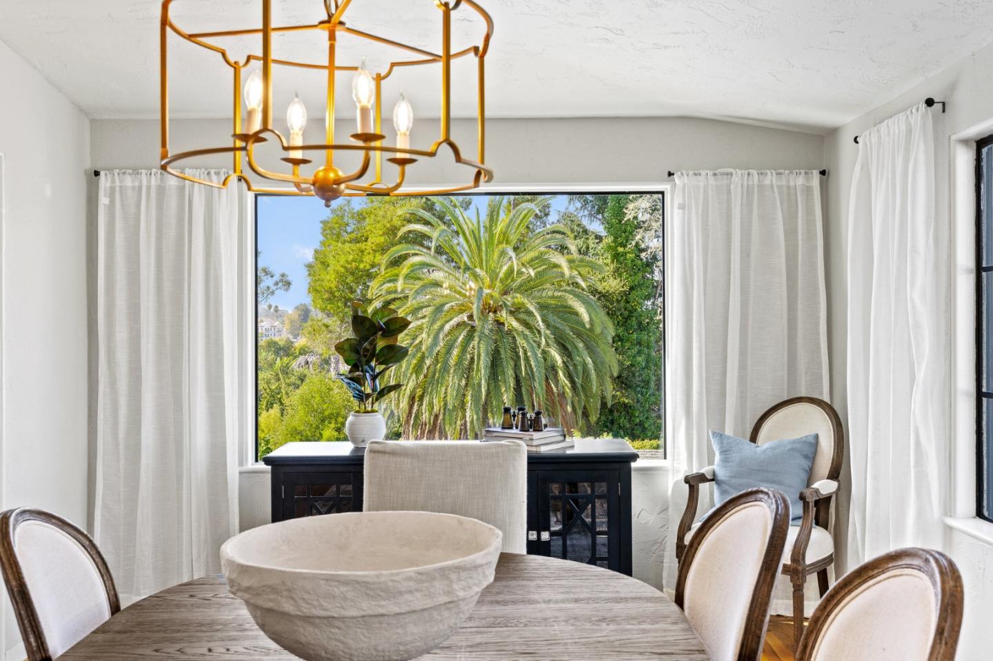 Detail Gallery Image 6 of 77 For 113 Ocean View Ave, Santa Cruz,  CA 95062 - 4 Beds | 3/1 Baths