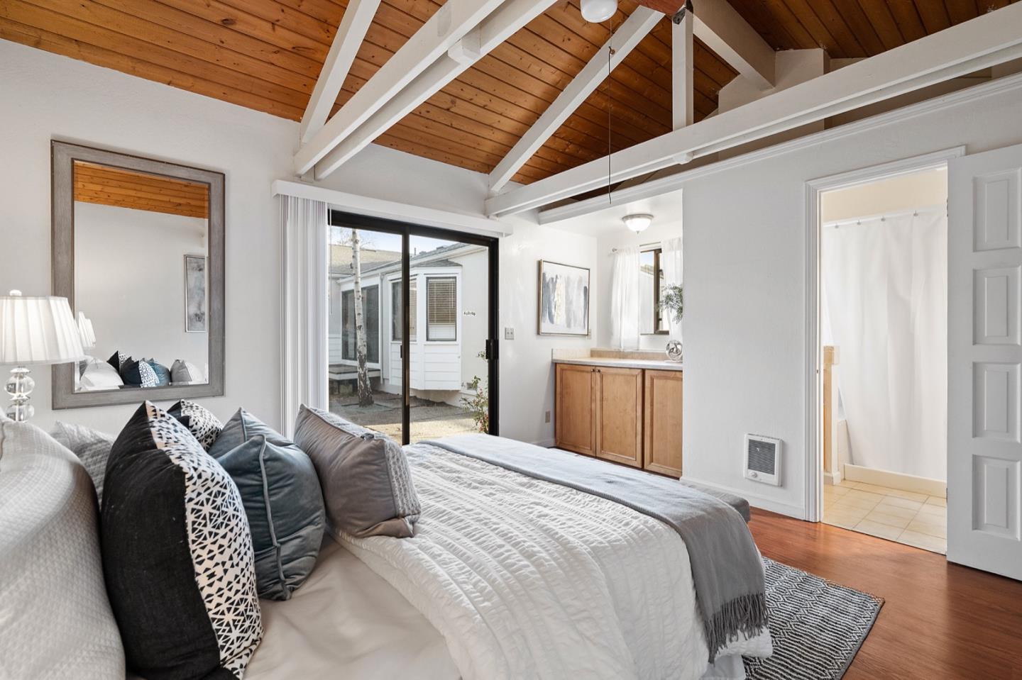 Detail Gallery Image 17 of 33 For 1912 White Oak Way, San Carlos,  CA 94070 - 4 Beds | 3 Baths