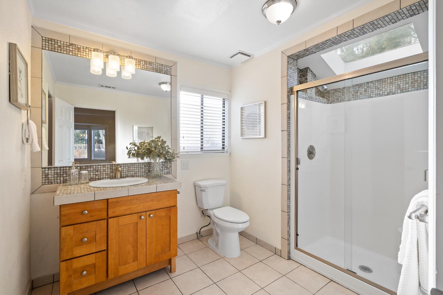 Detail Gallery Image 23 of 33 For 1912 White Oak Way, San Carlos,  CA 94070 - 4 Beds | 3 Baths