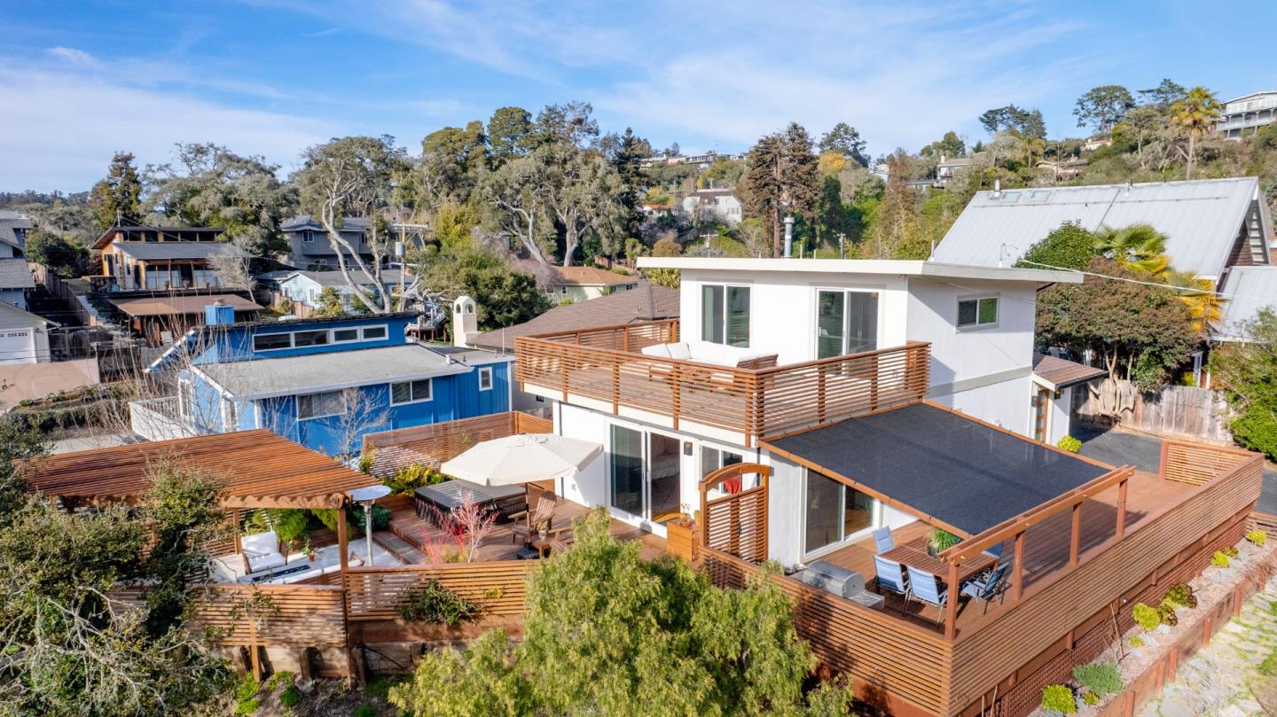 Detail Gallery Image 9 of 56 For 211 Lake Ct, Aptos,  CA 95003 - 3 Beds | 2 Baths