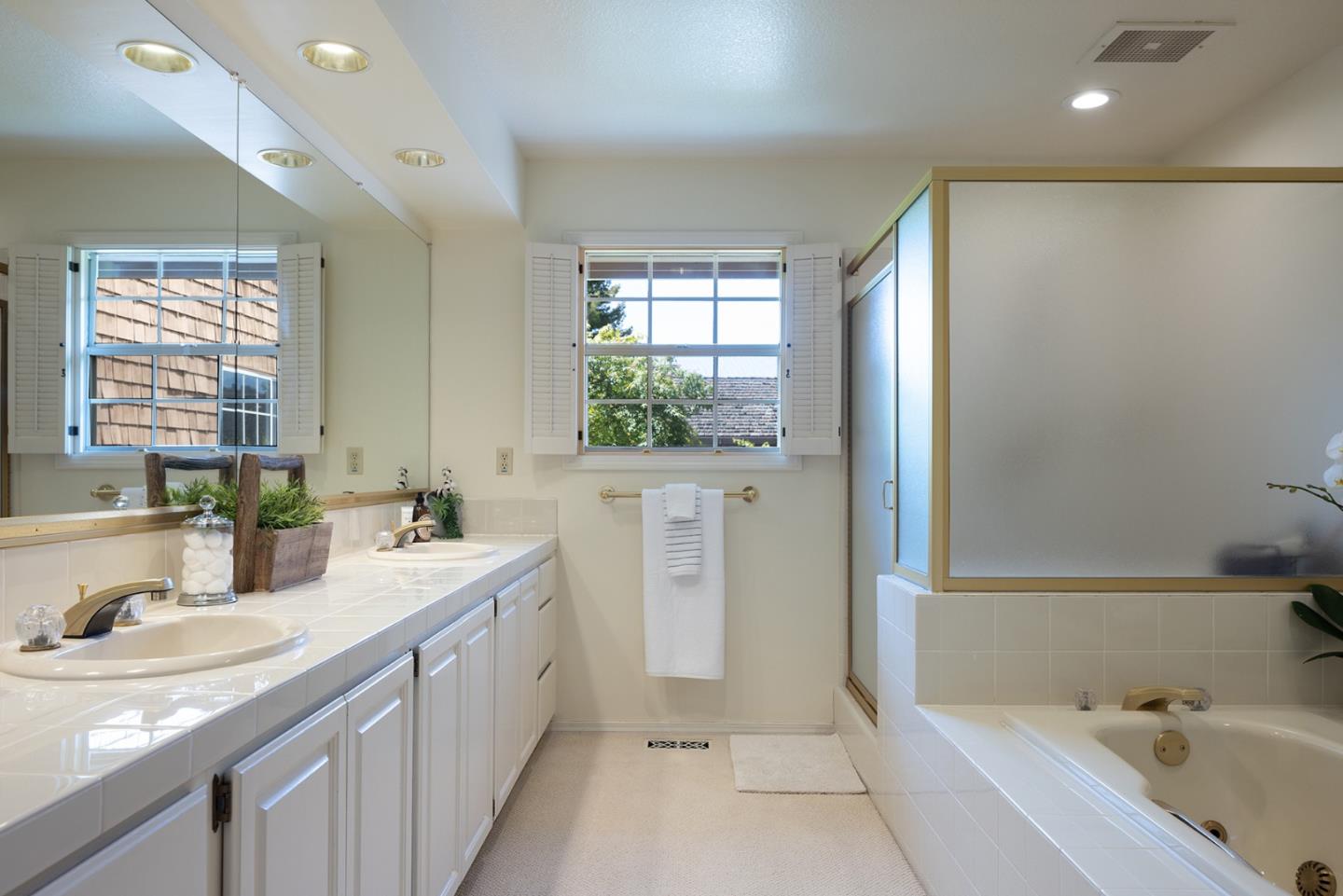 Detail Gallery Image 16 of 24 For 9909 Club Place Ln, Carmel,  CA 93923 - 2 Beds | 3 Baths