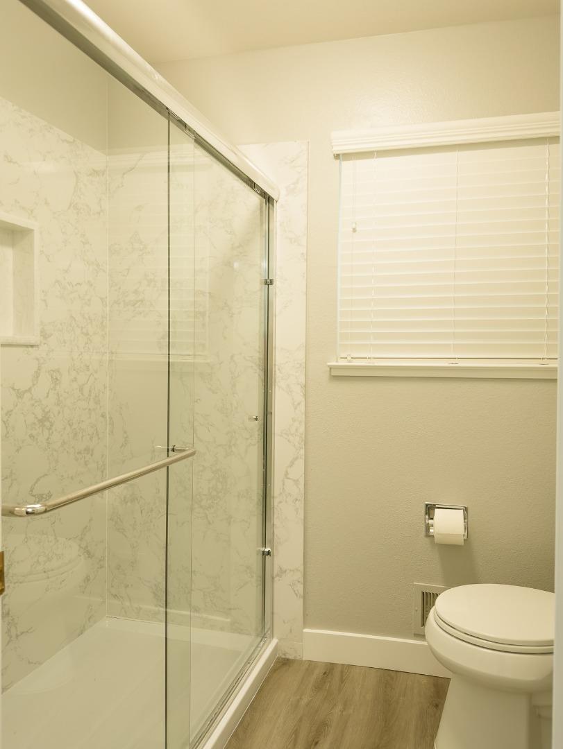 Detail Gallery Image 8 of 16 For 5525 Thornwood Dr, San Jose,  CA 95123 - 3 Beds | 2 Baths