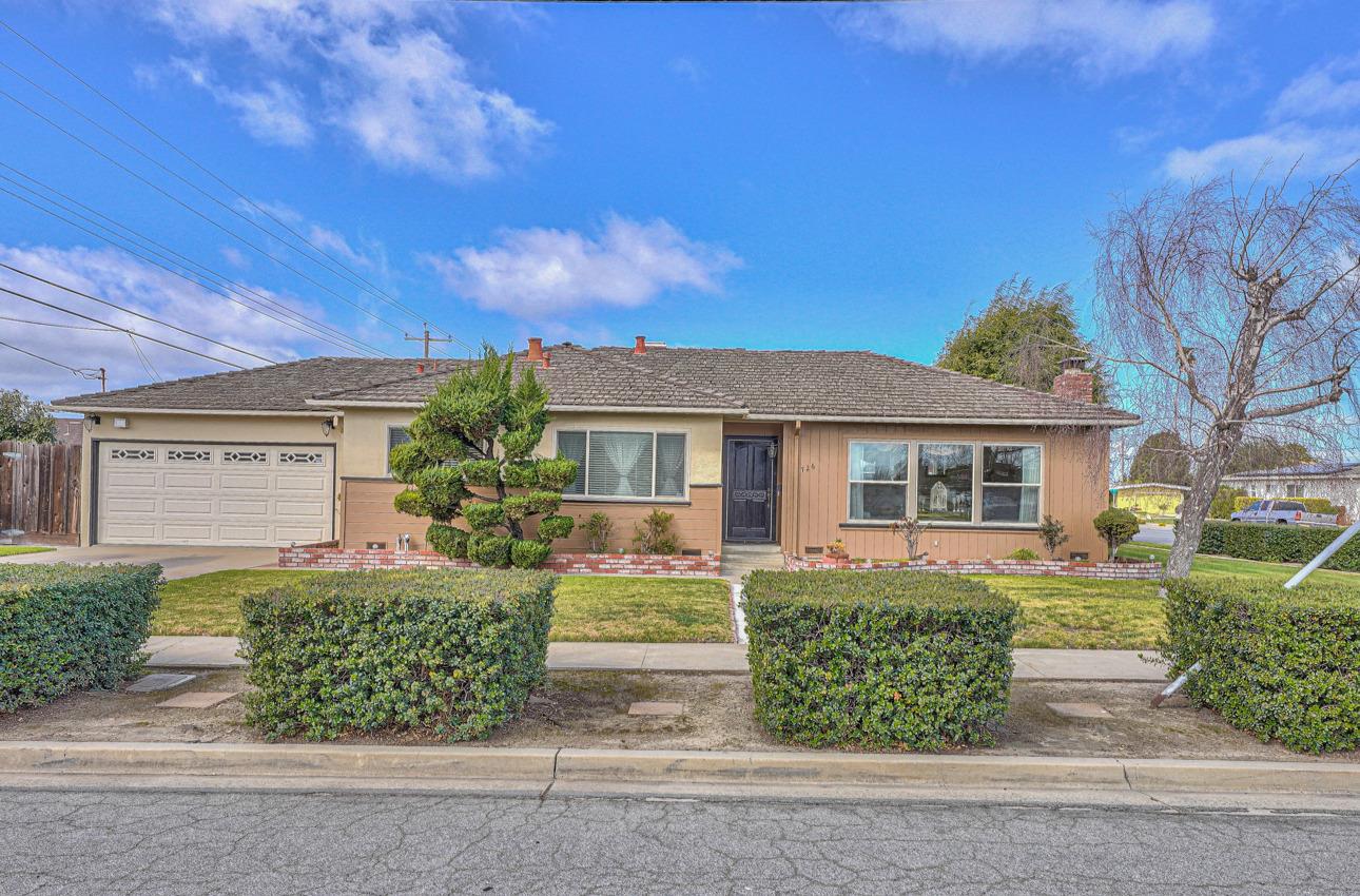 Detail Gallery Image 1 of 1 For 726 Campus Ave, Salinas,  CA 93901 - 3 Beds | 2 Baths