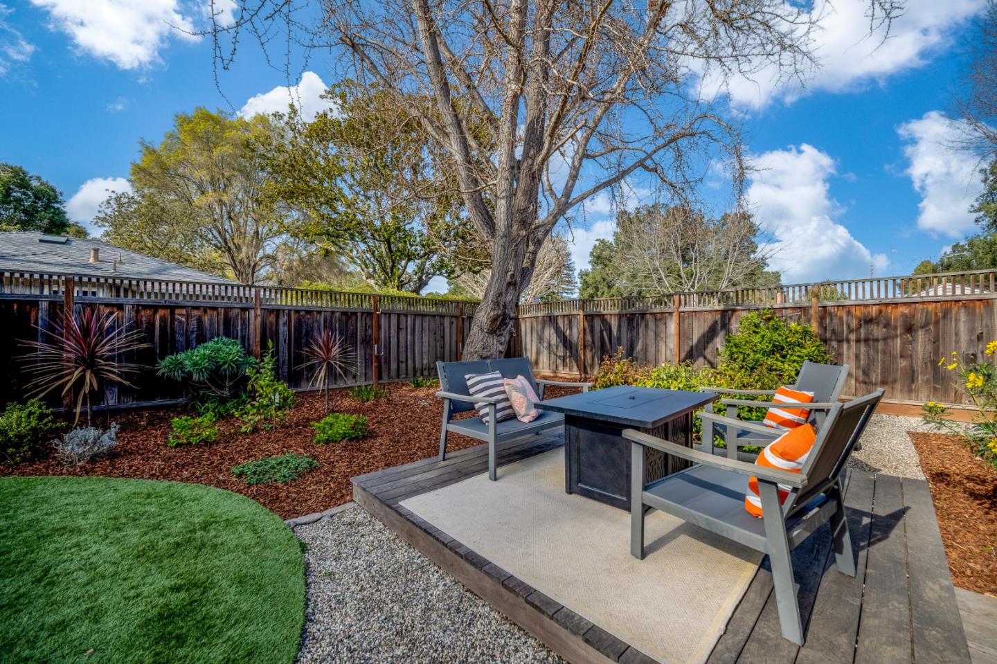 Detail Gallery Image 29 of 35 For 1690 Edgewood Dr, Palo Alto,  CA 94303 - 5 Beds | 3 Baths