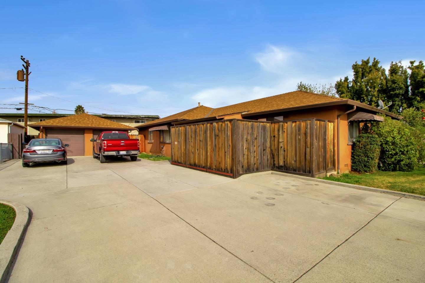 Detail Gallery Image 2 of 26 For 2085 Lynnhaven Dr, San Jose,  CA 95128 - – Beds | – Baths