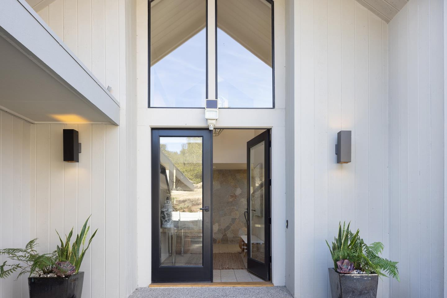 Detail Gallery Image 3 of 26 For 31499 via Las Rosas, Carmel Valley,  CA 93924 - 4 Beds | 2/1 Baths