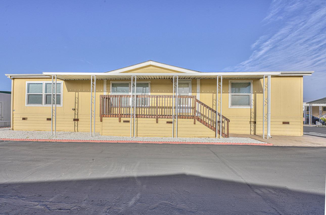 Detail Gallery Image 1 of 1 For 150 Kern St #87,  Salinas,  CA 93905 - 3 Beds | 2/1 Baths