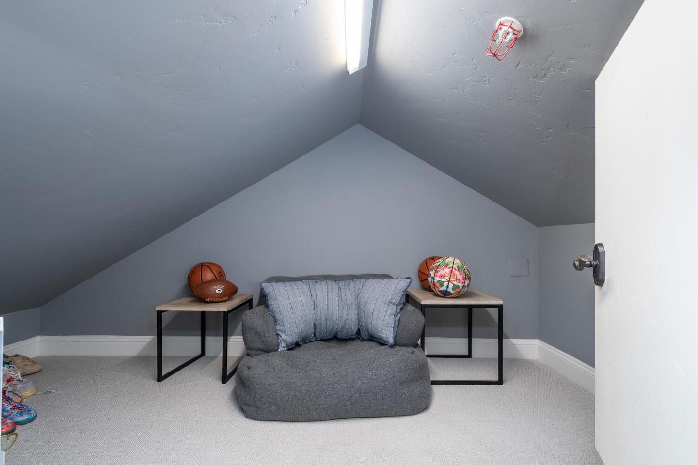 Detail Gallery Image 35 of 47 For 1116 Drake Ave, Burlingame,  CA 94010 - 5 Beds | 4/1 Baths