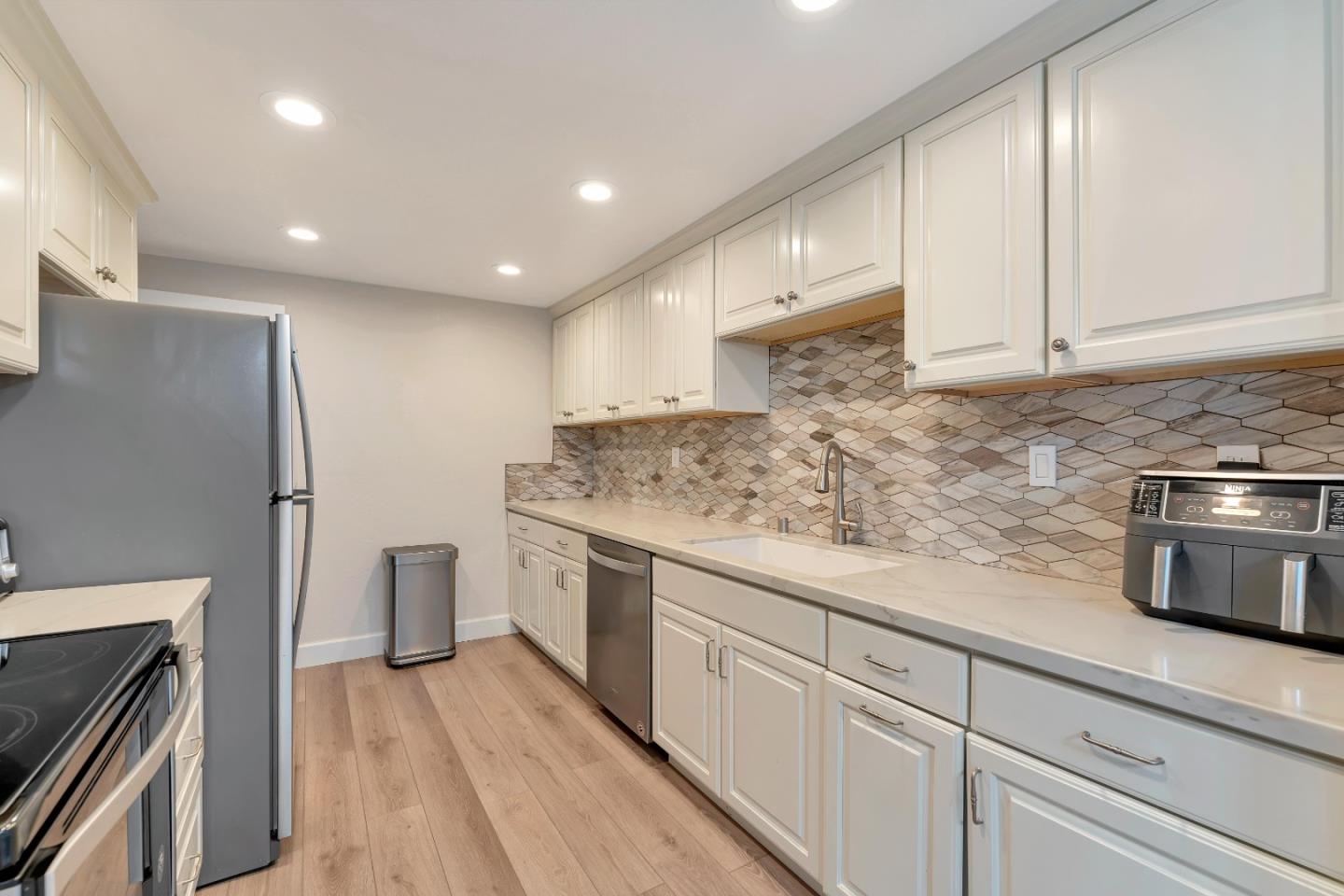Detail Gallery Image 13 of 33 For 3668 Stoneglen S, Richmond,  CA 94806 - 2 Beds | 2 Baths