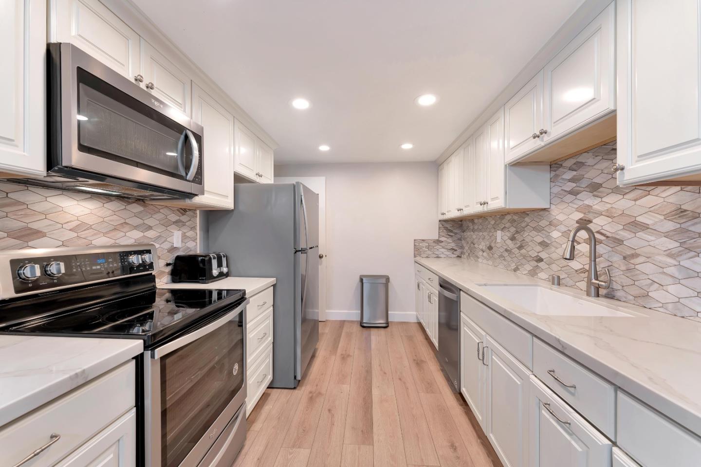 Detail Gallery Image 16 of 33 For 3668 Stoneglen S, Richmond,  CA 94806 - 2 Beds | 2 Baths