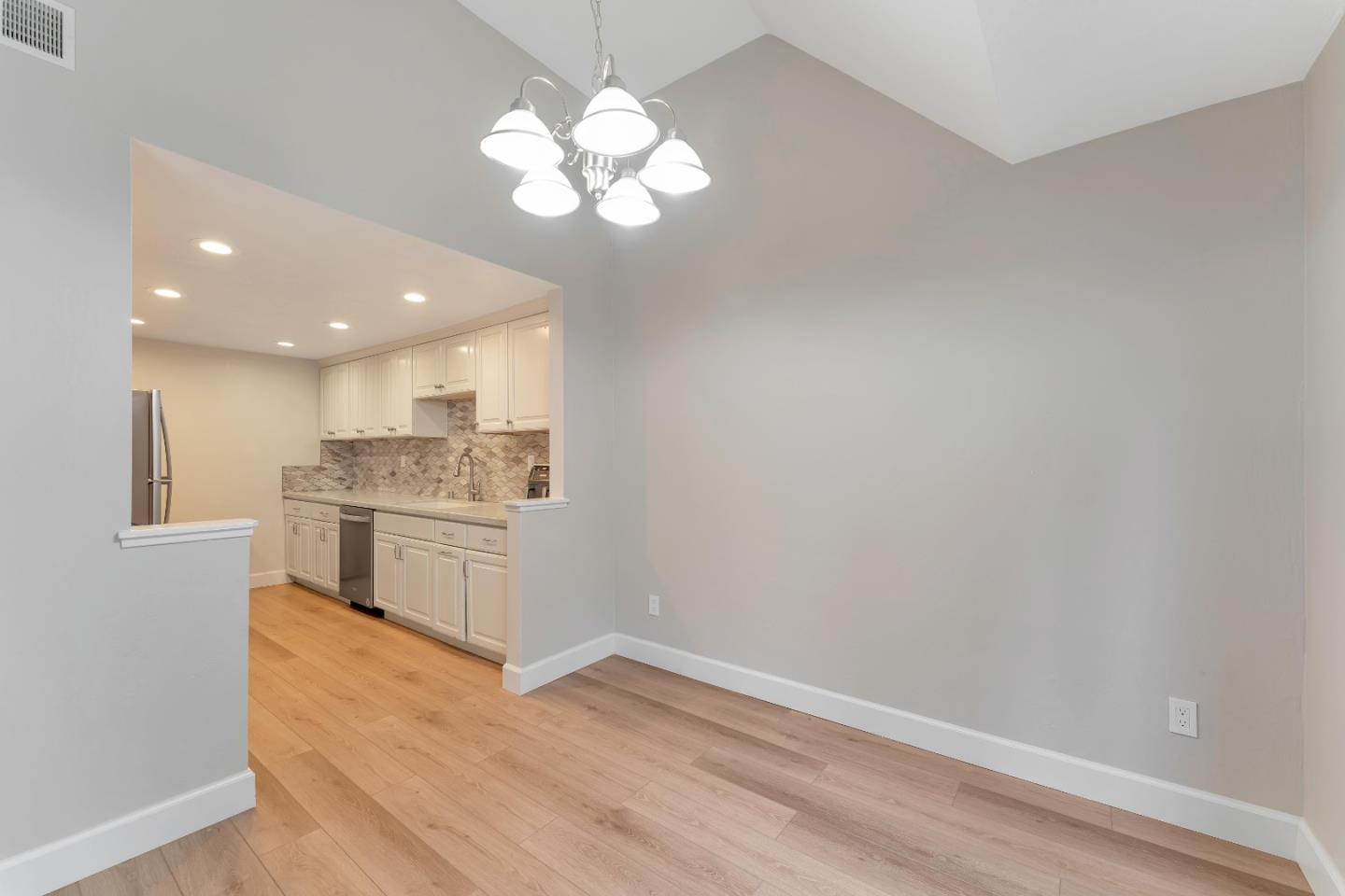 Detail Gallery Image 9 of 33 For 3668 Stoneglen S, Richmond,  CA 94806 - 2 Beds | 2 Baths