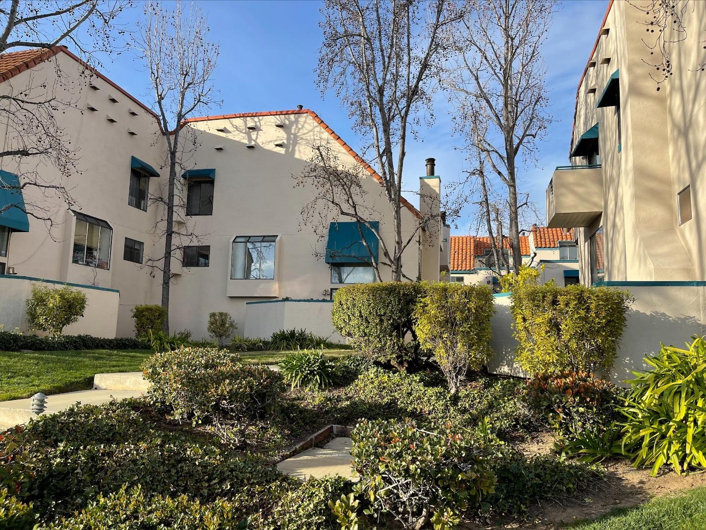 Detail Gallery Image 1 of 1 For 20312 Pinntage Pkwy, Cupertino,  CA 95014 - 2 Beds | 2/1 Baths