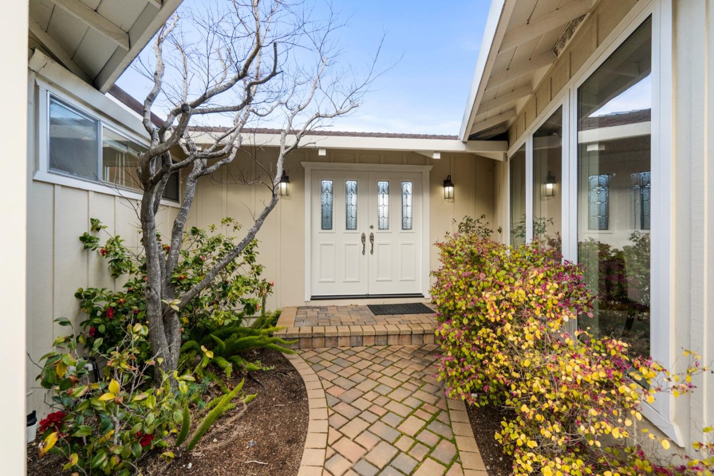 Detail Gallery Image 4 of 56 For 895 Regent Ct, San Carlos,  CA 94070 - 4 Beds | 3/1 Baths
