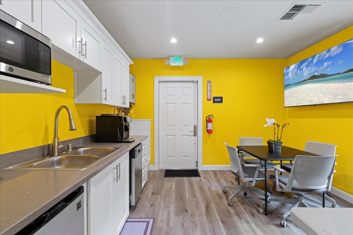 Detail Gallery Image 16 of 37 For 358 S Redwood Ave, San Jose,  CA 95128 - – Beds | – Baths