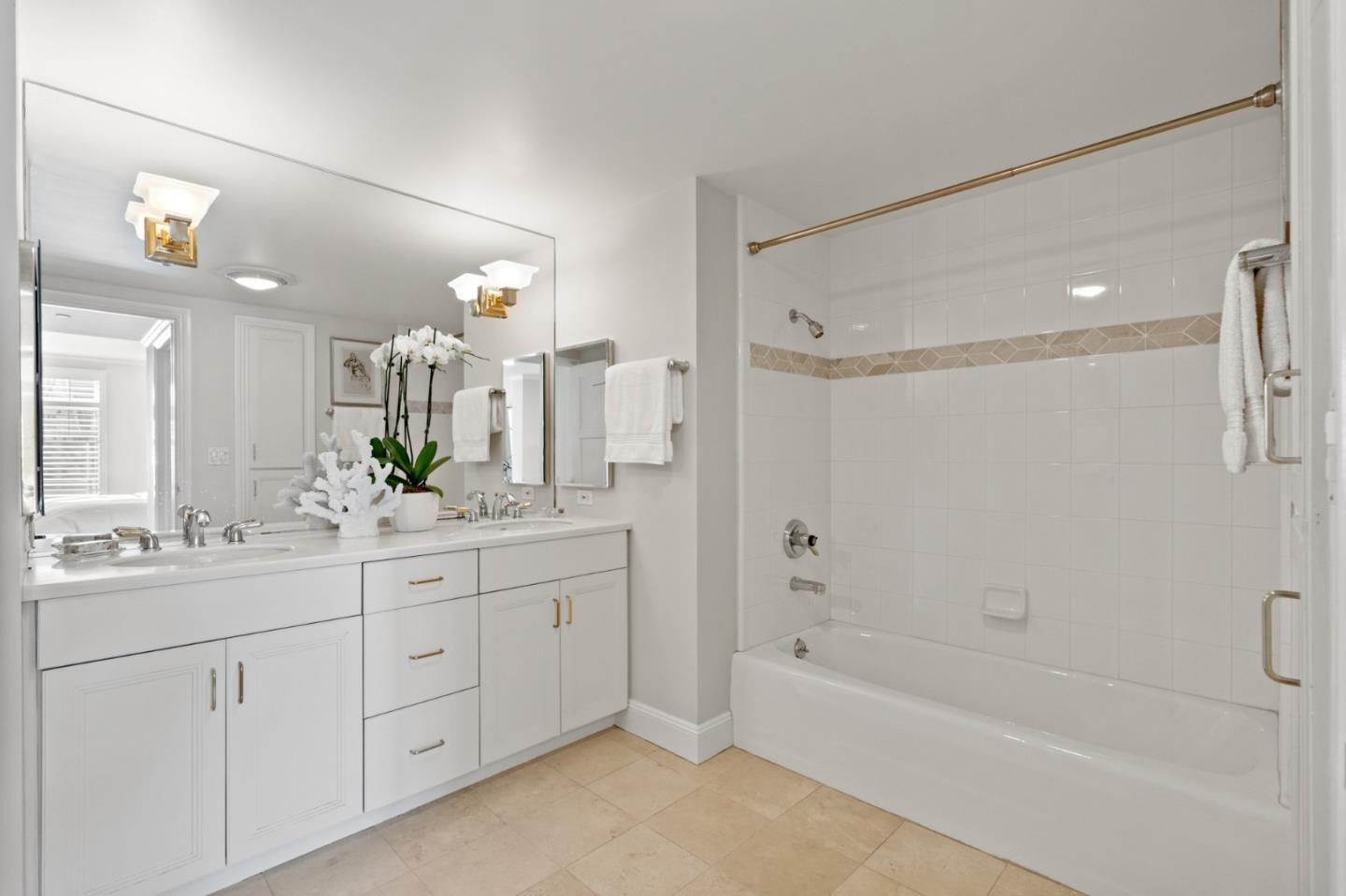 Detail Gallery Image 17 of 50 For 555 Byron St #201,  Palo Alto,  CA 94301 - 3 Beds | 2/1 Baths