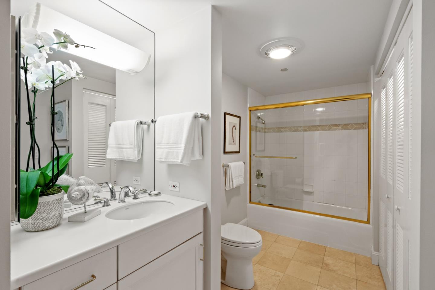 Detail Gallery Image 19 of 50 For 555 Byron St #201,  Palo Alto,  CA 94301 - 3 Beds | 2/1 Baths