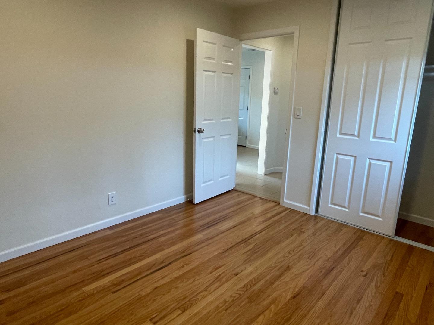 Detail Gallery Image 9 of 10 For 717 Ehrhorn Ave #B,  Mountain View,  CA 94041 - 1 Beds | 1 Baths