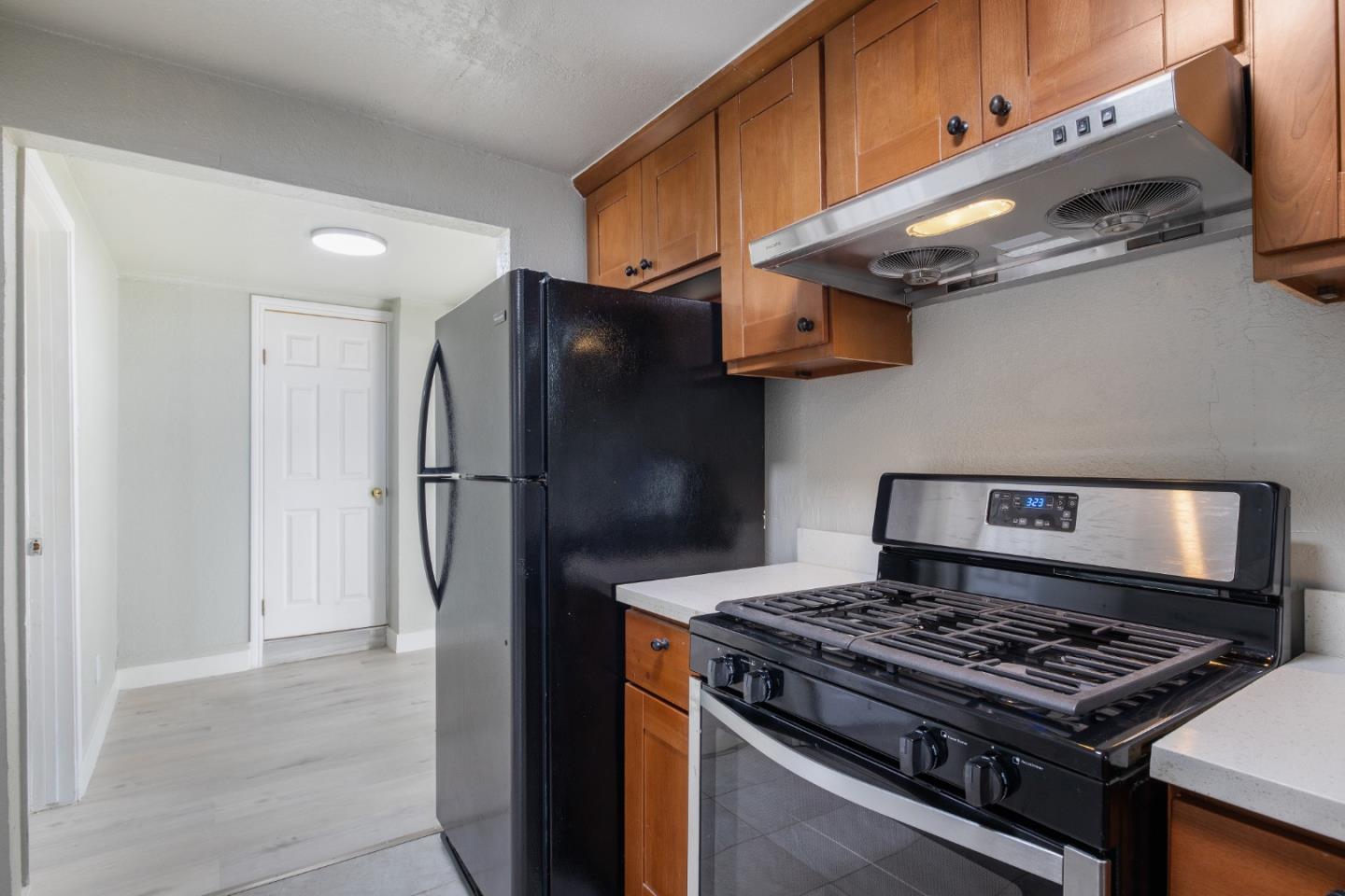 Detail Gallery Image 7 of 11 For 80 Spruce St, Millbrae,  CA 94030 - 5 Beds | 3 Baths