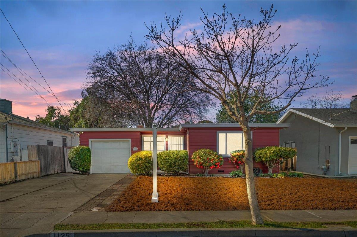 Detail Gallery Image 1 of 1 For 1125 Almanor Ave, Menlo Park,  CA 94025 - 3 Beds | 1 Baths