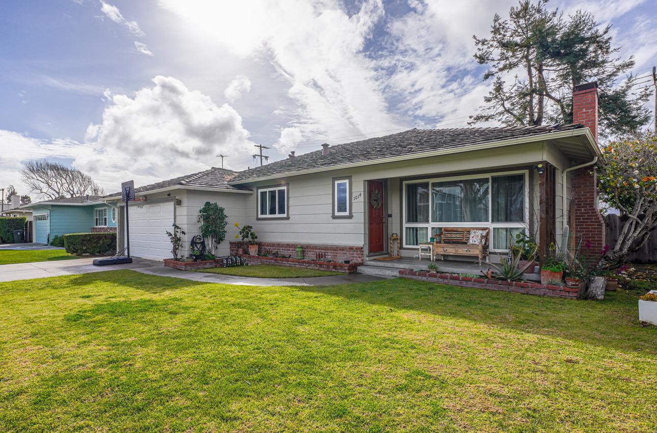 Detail Gallery Image 1 of 1 For 1014 Crespi Way, Salinas,  CA 93901 - 3 Beds | 2 Baths