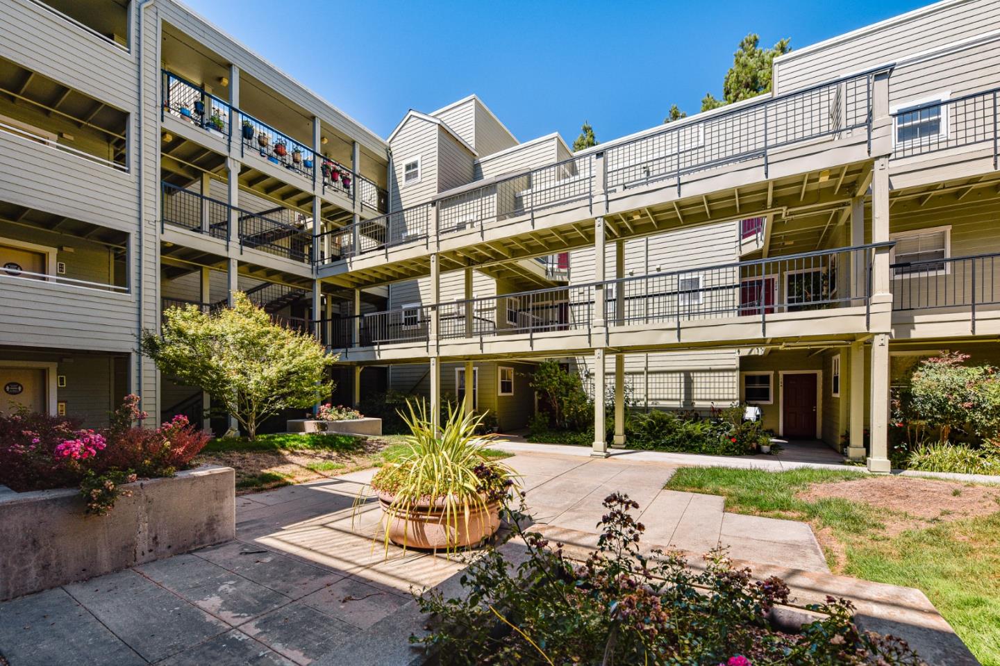 Detail Gallery Image 1 of 1 For 211 S Fremont St #413,  San Mateo,  CA 94401 - 1 Beds | 1 Baths