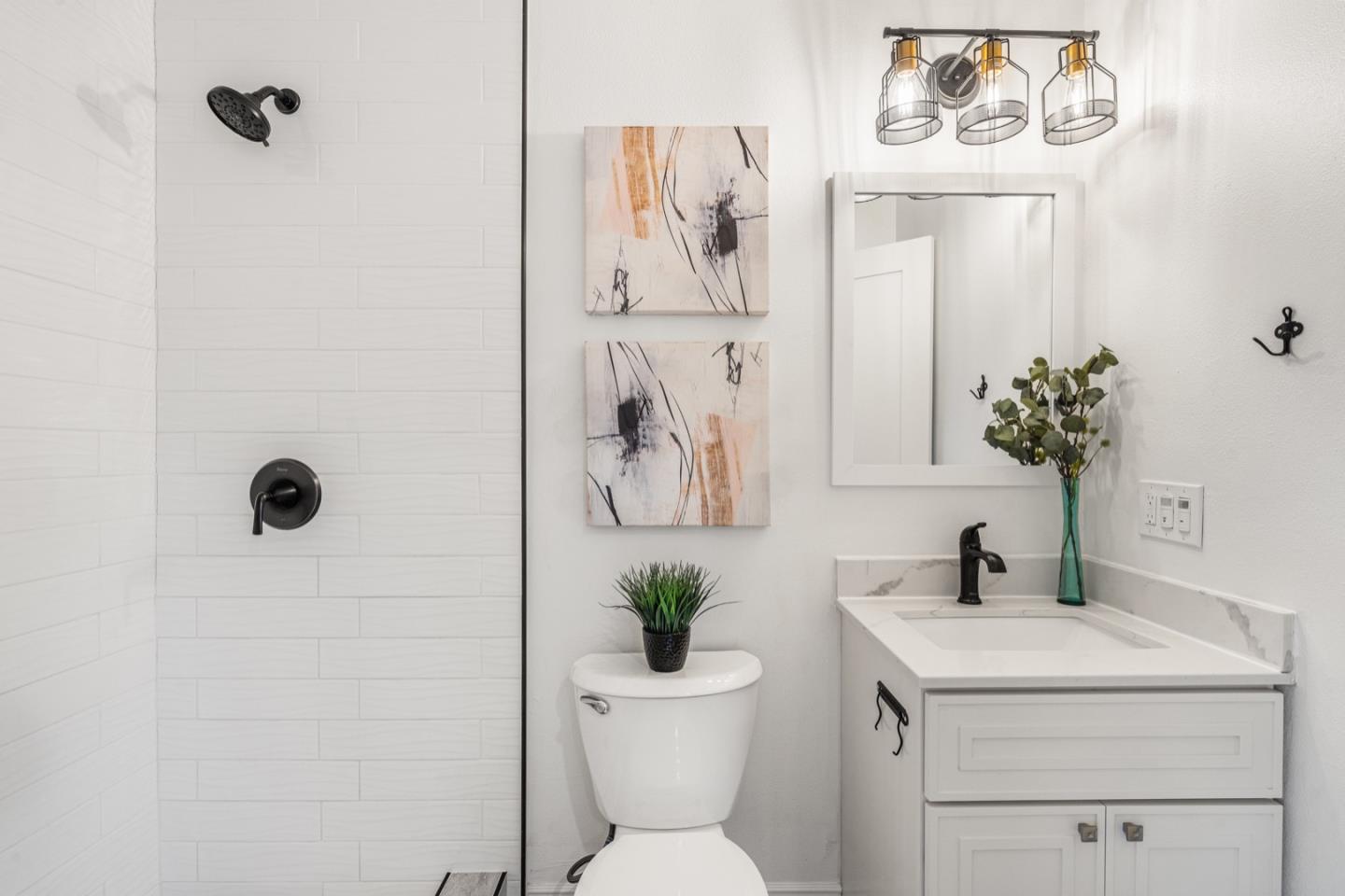 Detail Gallery Image 14 of 22 For 212 Oak Ave, Redwood City,  CA 94061 - 4 Beds | 2 Baths