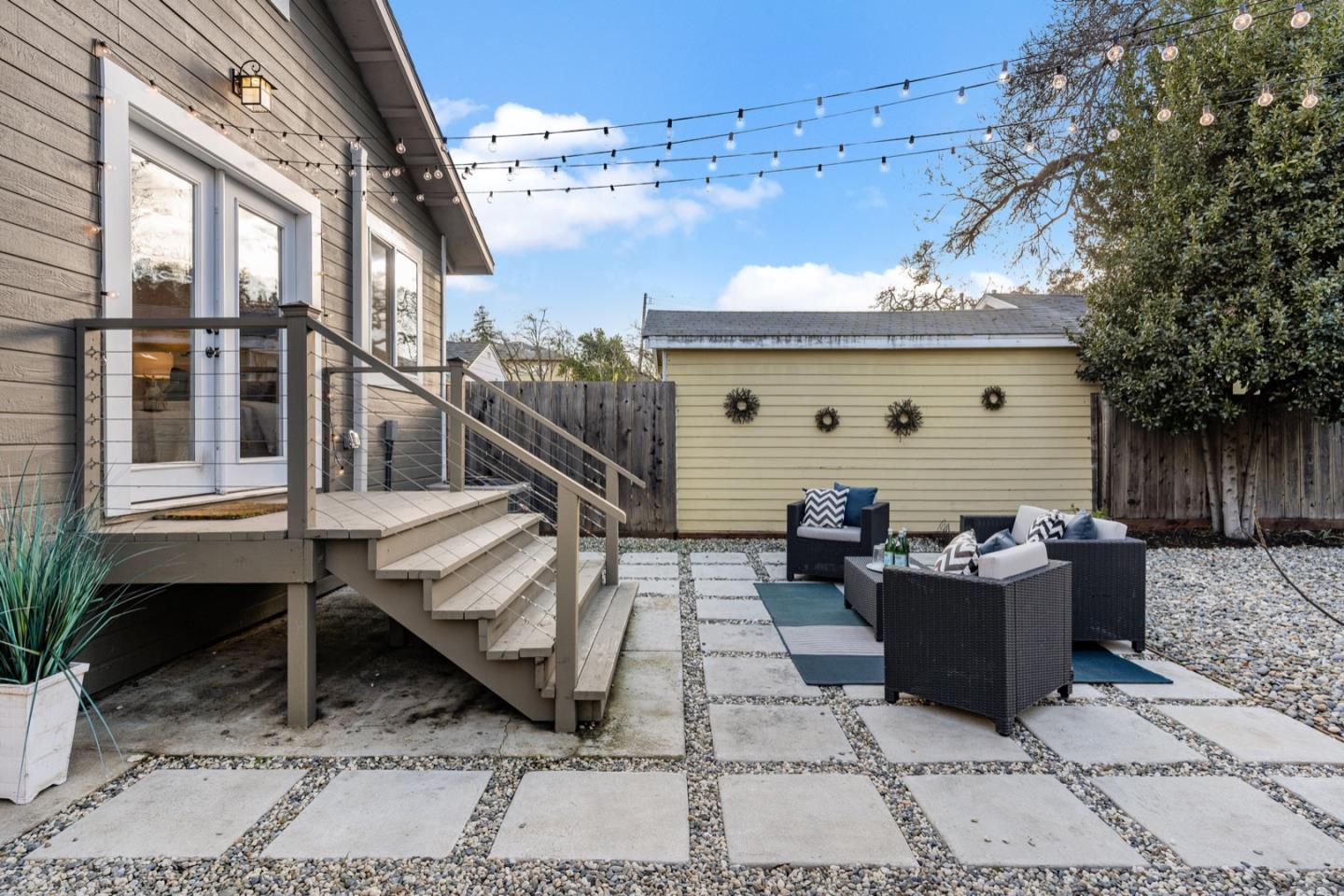 Detail Gallery Image 17 of 22 For 212 Oak Ave, Redwood City,  CA 94061 - 4 Beds | 2 Baths