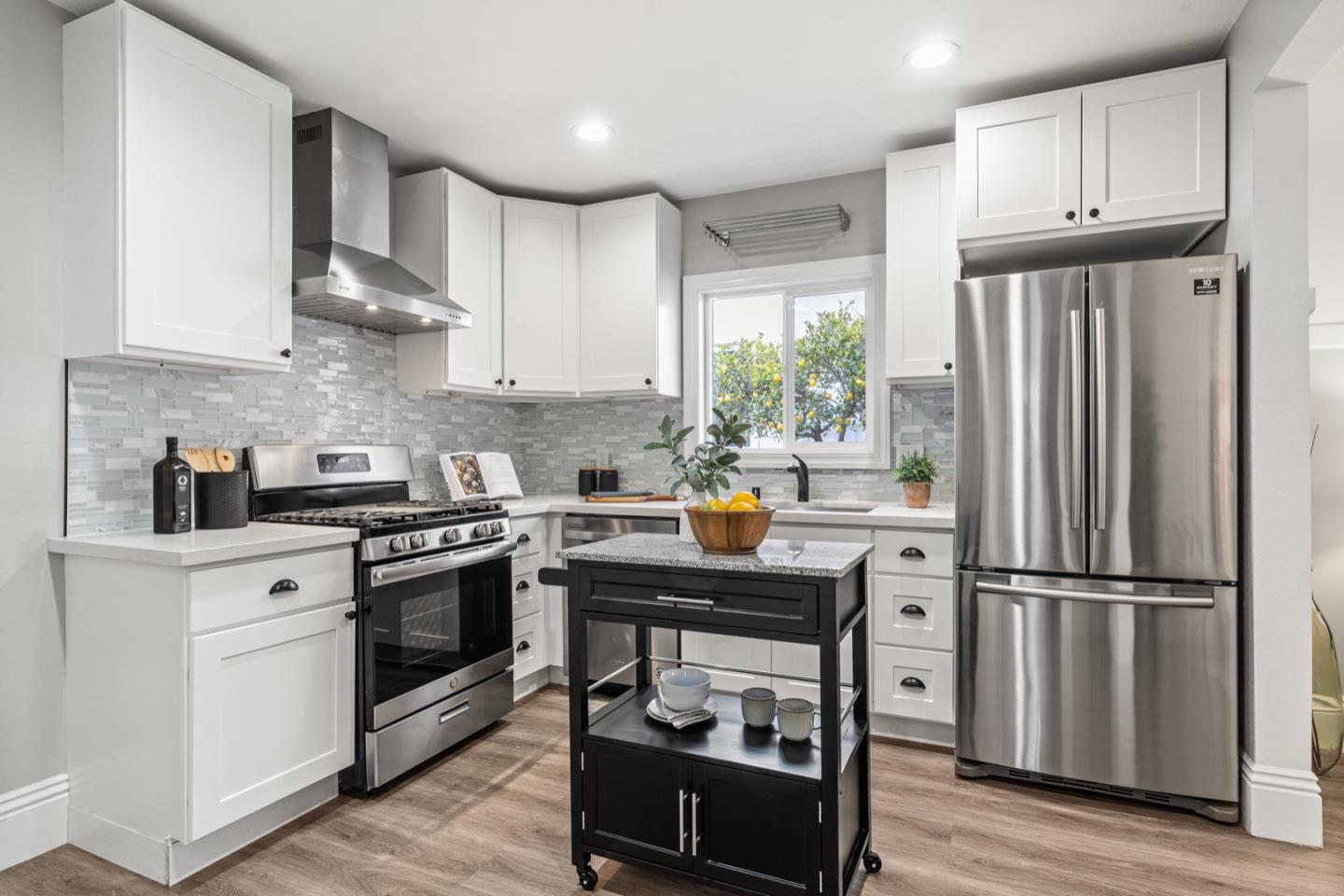Detail Gallery Image 7 of 22 For 212 Oak Ave, Redwood City,  CA 94061 - 4 Beds | 2 Baths