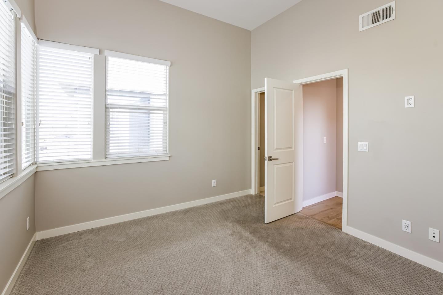 Detail Gallery Image 17 of 25 For 2070 Maple Ave #E,  Costa Mesa,  CA 92627 - 3 Beds | 2/2 Baths