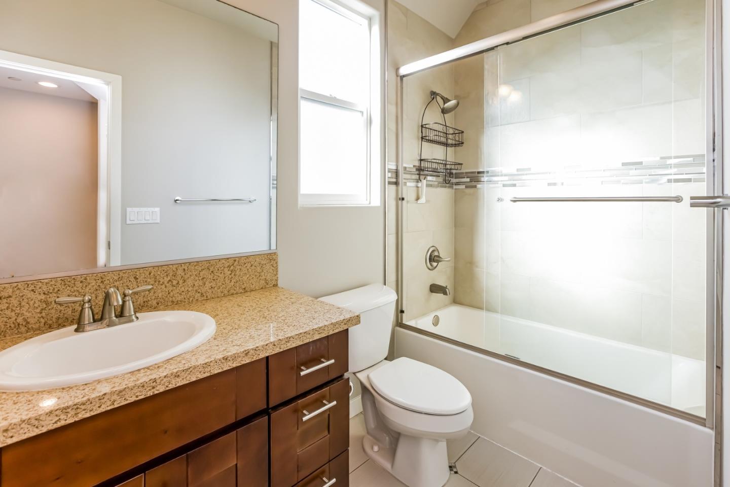 Detail Gallery Image 18 of 25 For 2070 Maple Ave #E,  Costa Mesa,  CA 92627 - 3 Beds | 2/2 Baths