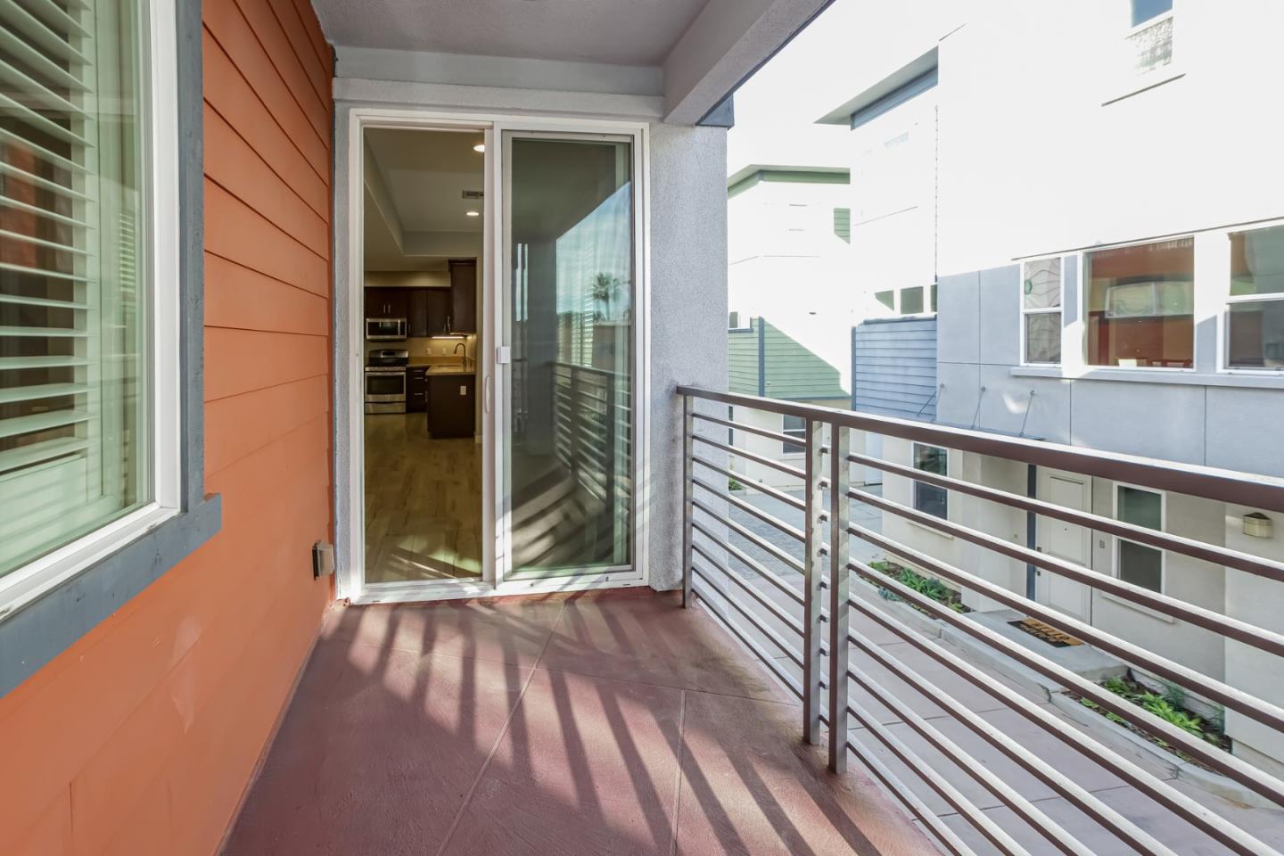 Detail Gallery Image 20 of 25 For 2070 Maple Ave #E,  Costa Mesa,  CA 92627 - 3 Beds | 2/2 Baths