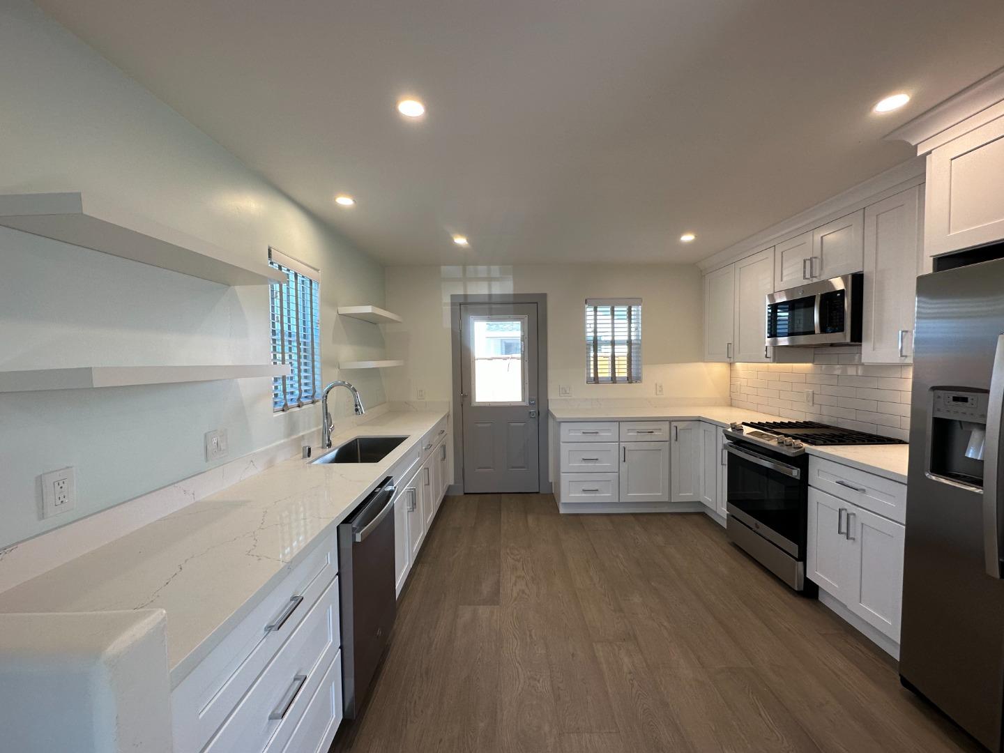 Detail Gallery Image 5 of 29 For 228 North Ave, Aptos,  CA 95003 - 2 Beds | 1 Baths