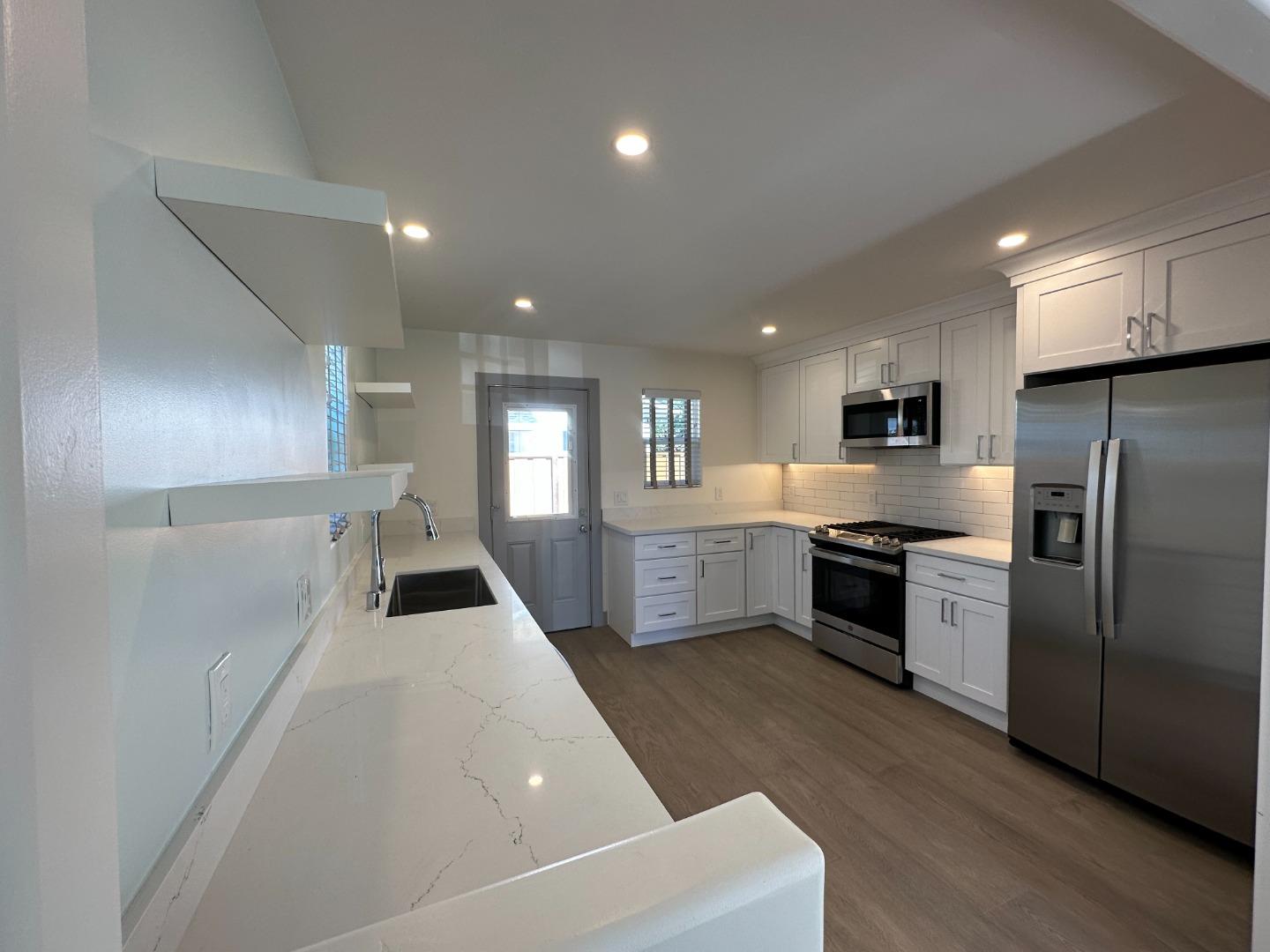 Detail Gallery Image 6 of 29 For 228 North Ave, Aptos,  CA 95003 - 2 Beds | 1 Baths