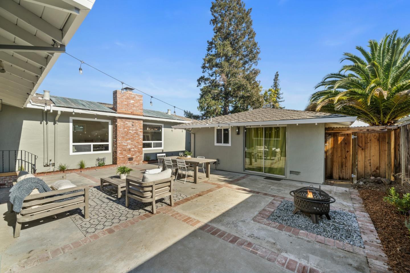 Detail Gallery Image 25 of 29 For 2020 Helena Way, Redwood City,  CA 94061 - 4 Beds | 2 Baths