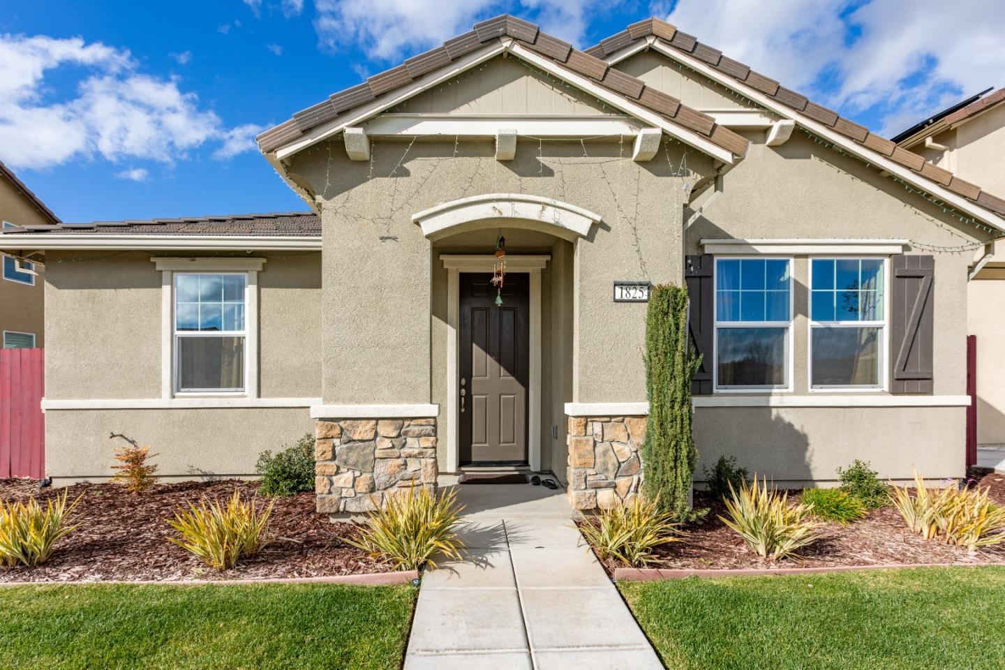Detail Gallery Image 1 of 1 For 1825 W Woodward Ave, Manteca,  CA 95337 - 3 Beds | 2 Baths