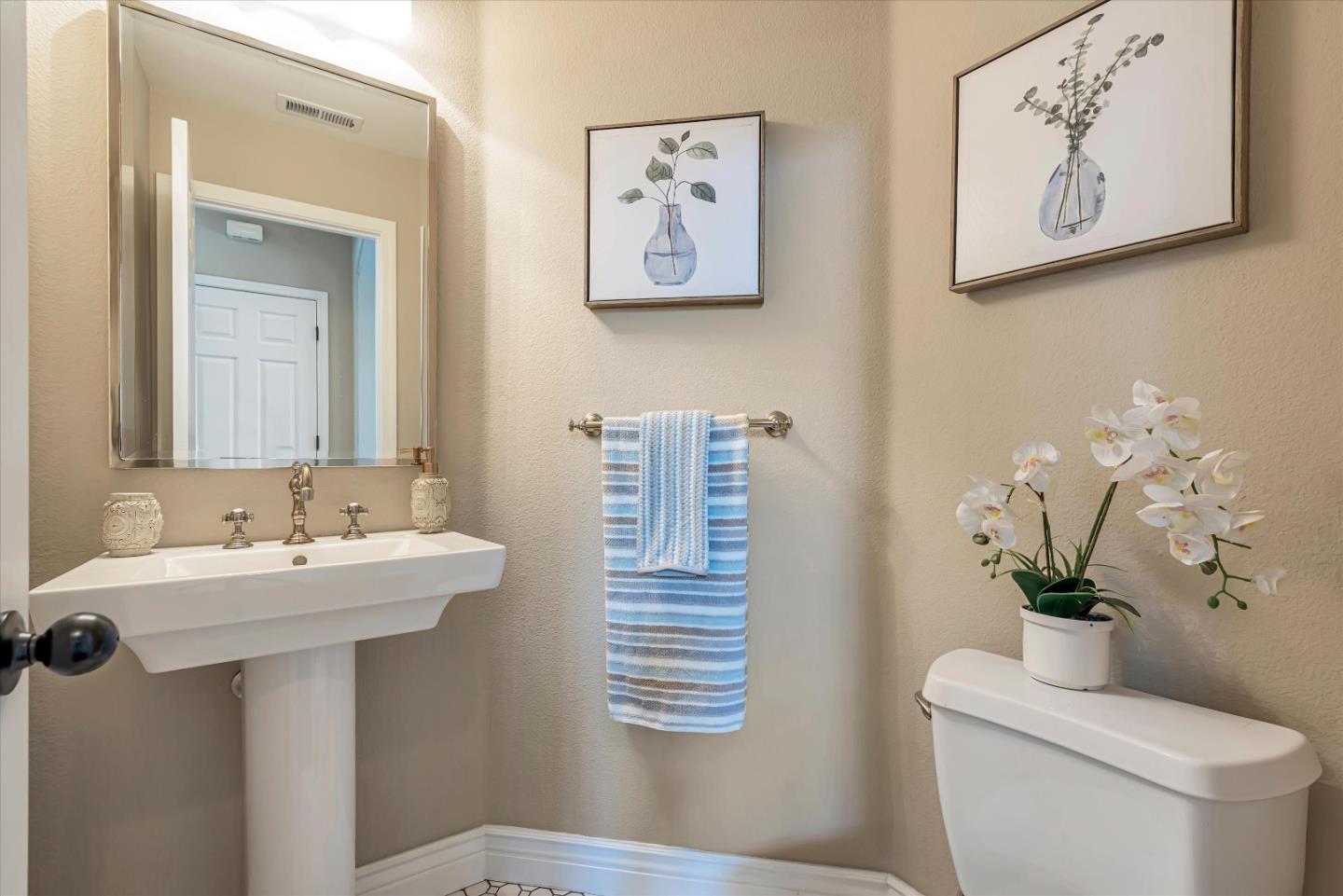 Detail Gallery Image 14 of 22 For 207 Beethoven Ln, Los Gatos,  CA 95032 - 4 Beds | 2/1 Baths