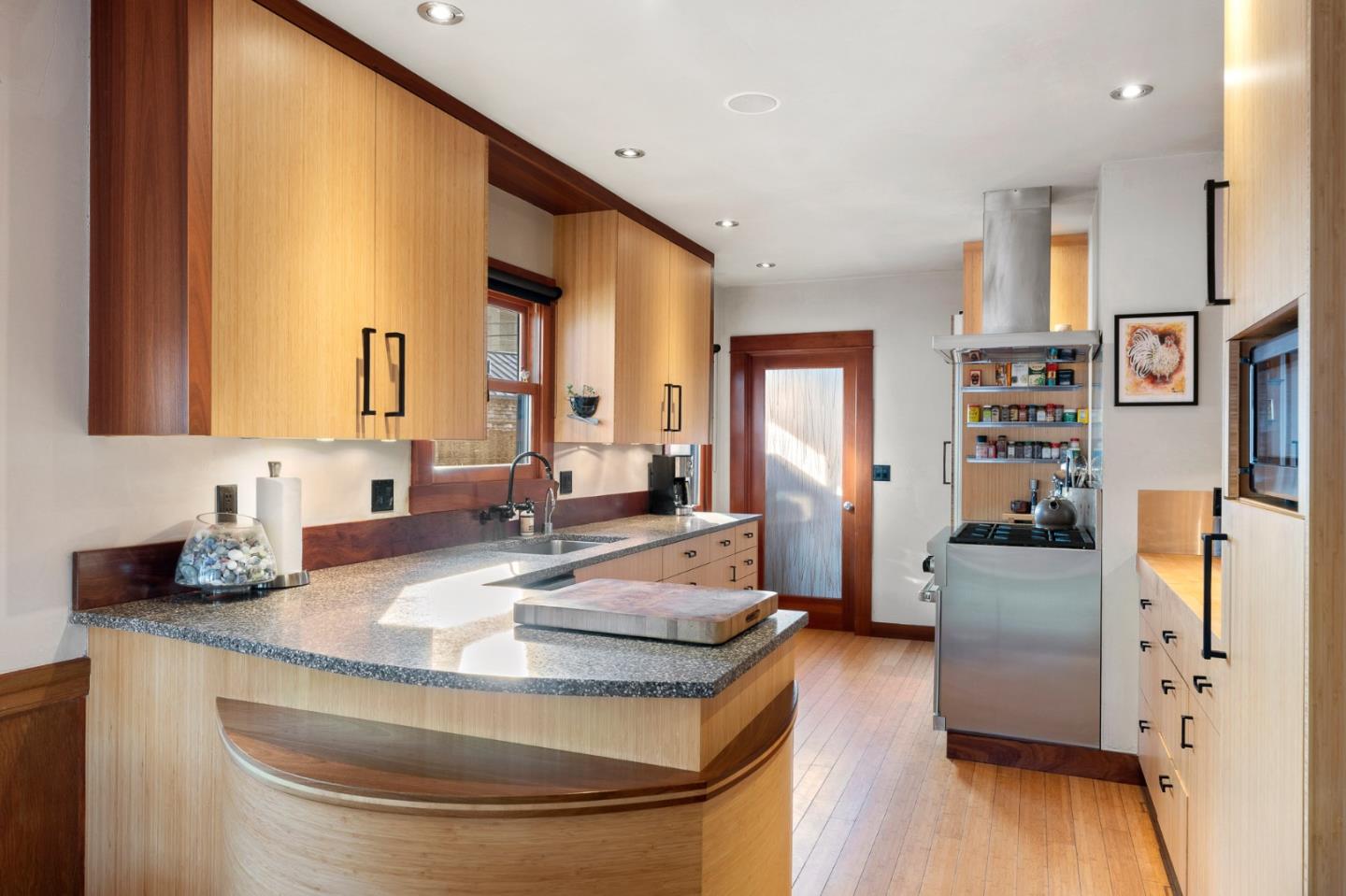 Detail Gallery Image 12 of 38 For 31 Rockview Dr, Santa Cruz,  CA 95062 - 2 Beds | 1/1 Baths