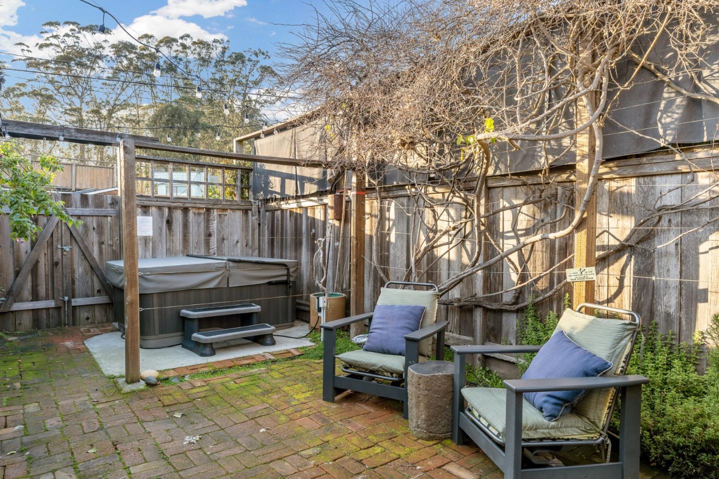 Detail Gallery Image 25 of 38 For 31 Rockview Dr, Santa Cruz,  CA 95062 - 2 Beds | 1/1 Baths