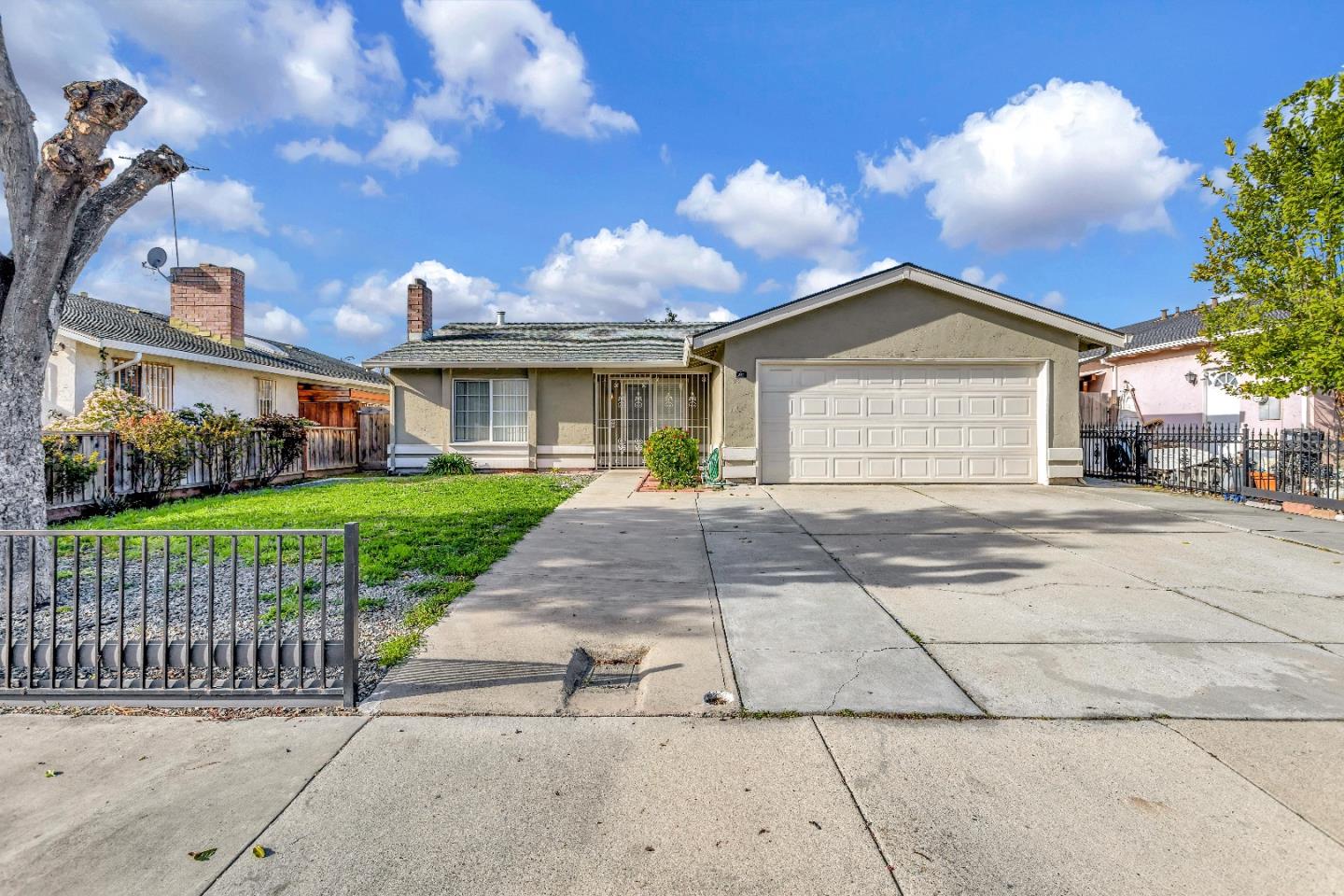 Detail Gallery Image 1 of 1 For 255 Esmeralda Ct, San Jose,  CA 95116 - 4 Beds | 2 Baths