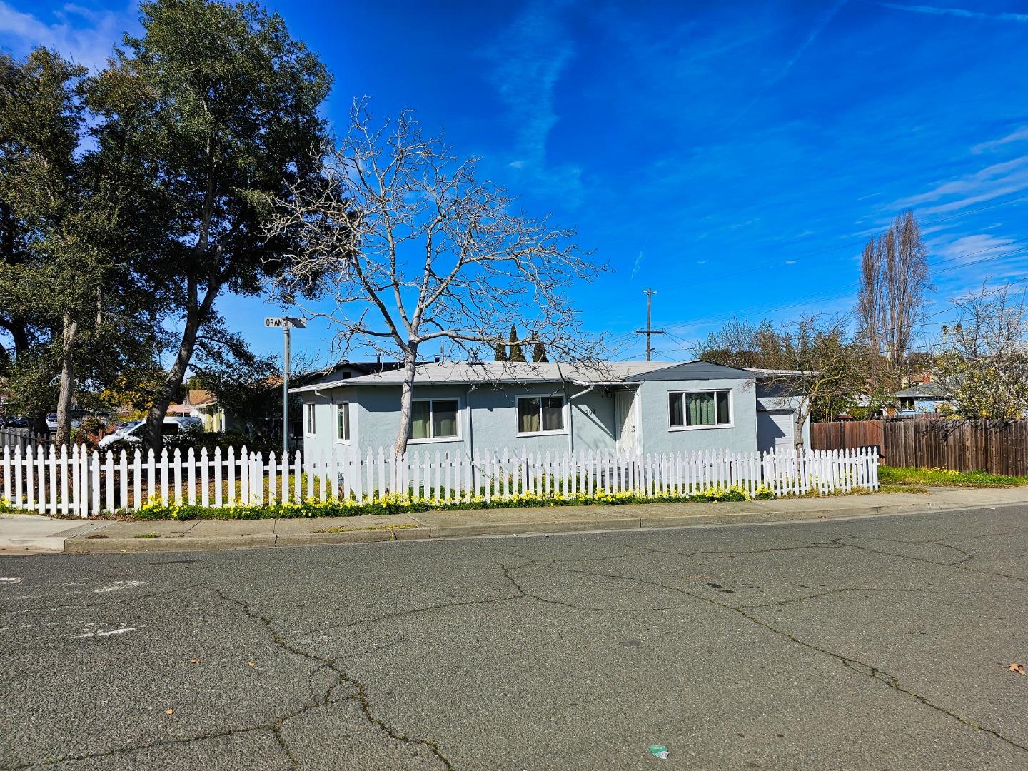 Detail Gallery Image 1 of 1 For 202 Orange St, Vallejo,  CA 94590 - 3 Beds | 2 Baths