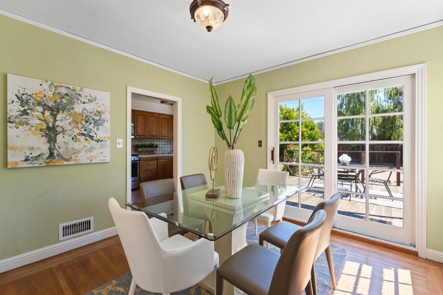 Detail Gallery Image 12 of 47 For 132 Dwight Rd, Burlingame,  CA 94010 - 4 Beds | 2 Baths