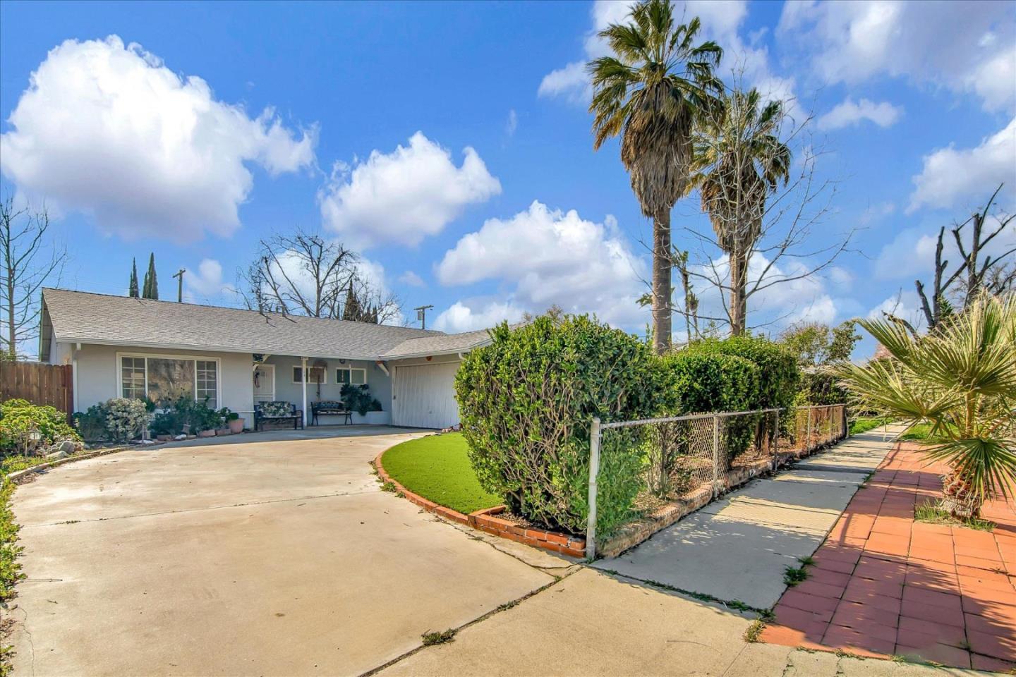 Detail Gallery Image 3 of 43 For 20114 Londelius St, Canoga Park,  CA 91306 - 3 Beds | 2 Baths