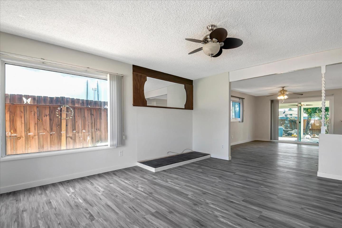 Detail Gallery Image 9 of 43 For 20114 Londelius St, Canoga Park,  CA 91306 - 3 Beds | 2 Baths