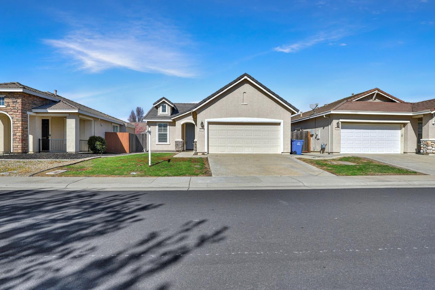 Detail Gallery Image 1 of 1 For 4901 Leemans Way, Elk Grove,  CA 95757 - 3 Beds | 2 Baths