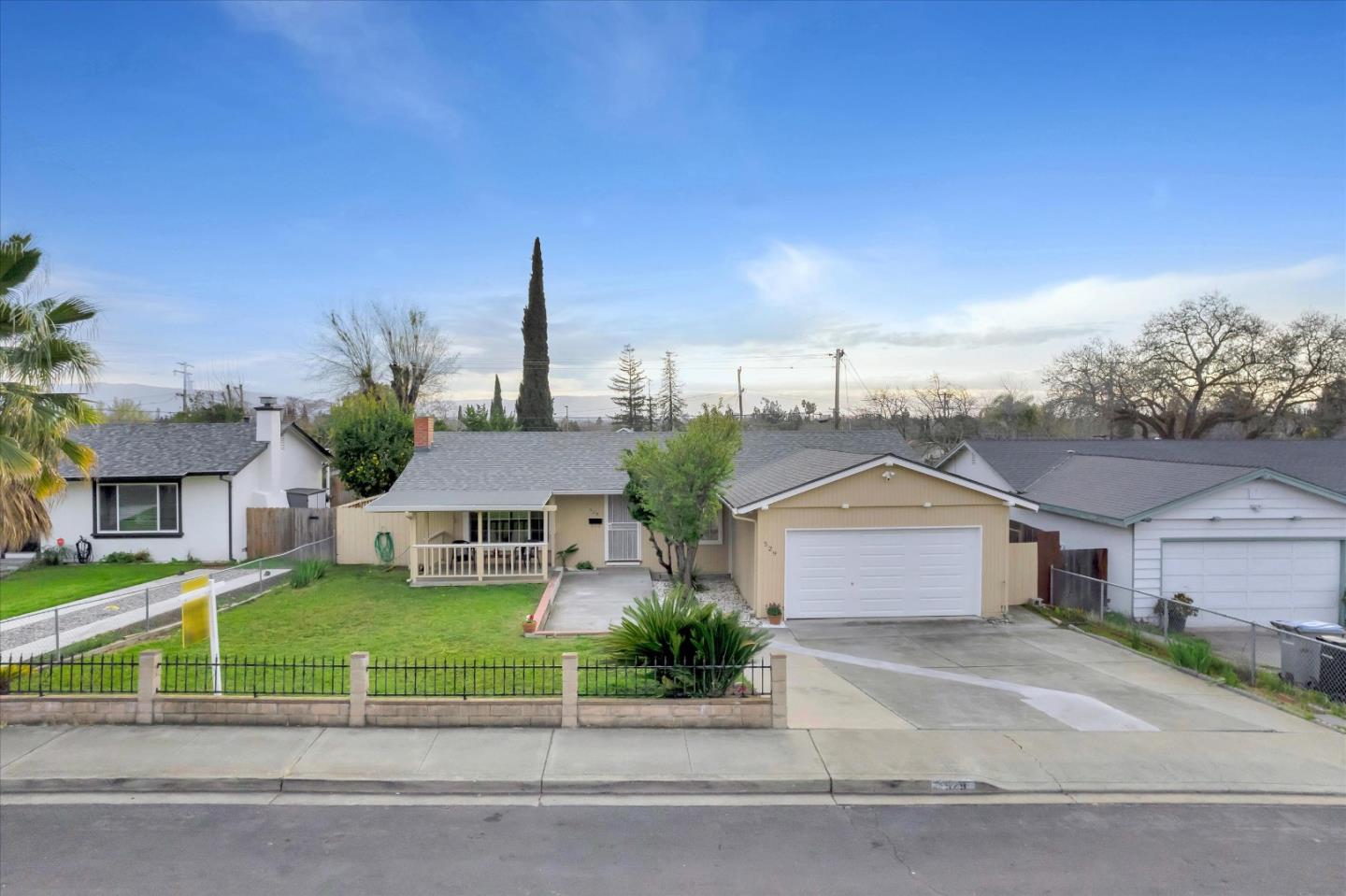 Detail Gallery Image 1 of 1 For 529 Candlestick Way, San Jose,  CA 95127 - 3 Beds | 2 Baths