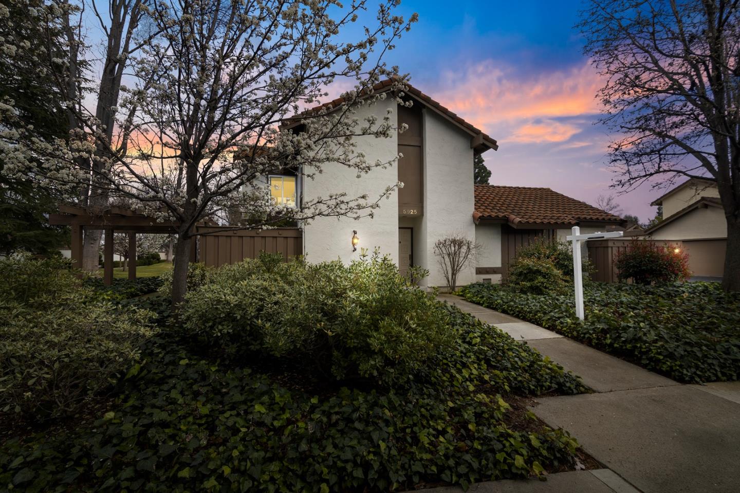 Detail Gallery Image 1 of 1 For 5925 Manorwood Ct, San Jose,  CA 95129 - 3 Beds | 2/1 Baths
