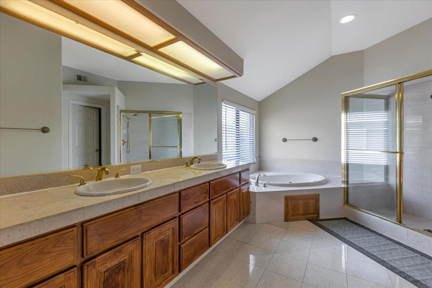 Detail Gallery Image 18 of 26 For 3359 Newton Dr, Mountain View,  CA 94040 - 4 Beds | 2/1 Baths