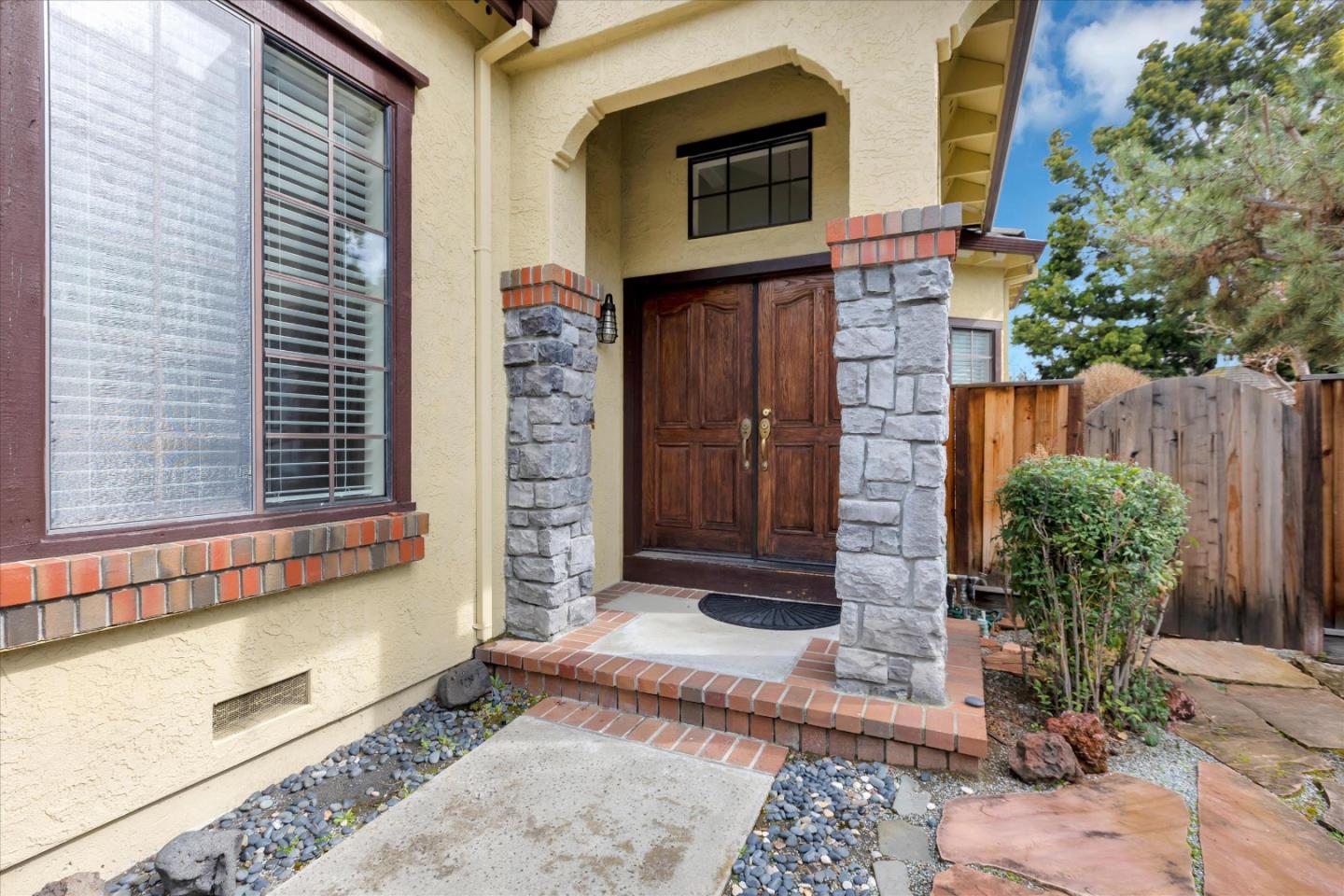 Detail Gallery Image 3 of 26 For 3359 Newton Dr, Mountain View,  CA 94040 - 4 Beds | 2/1 Baths