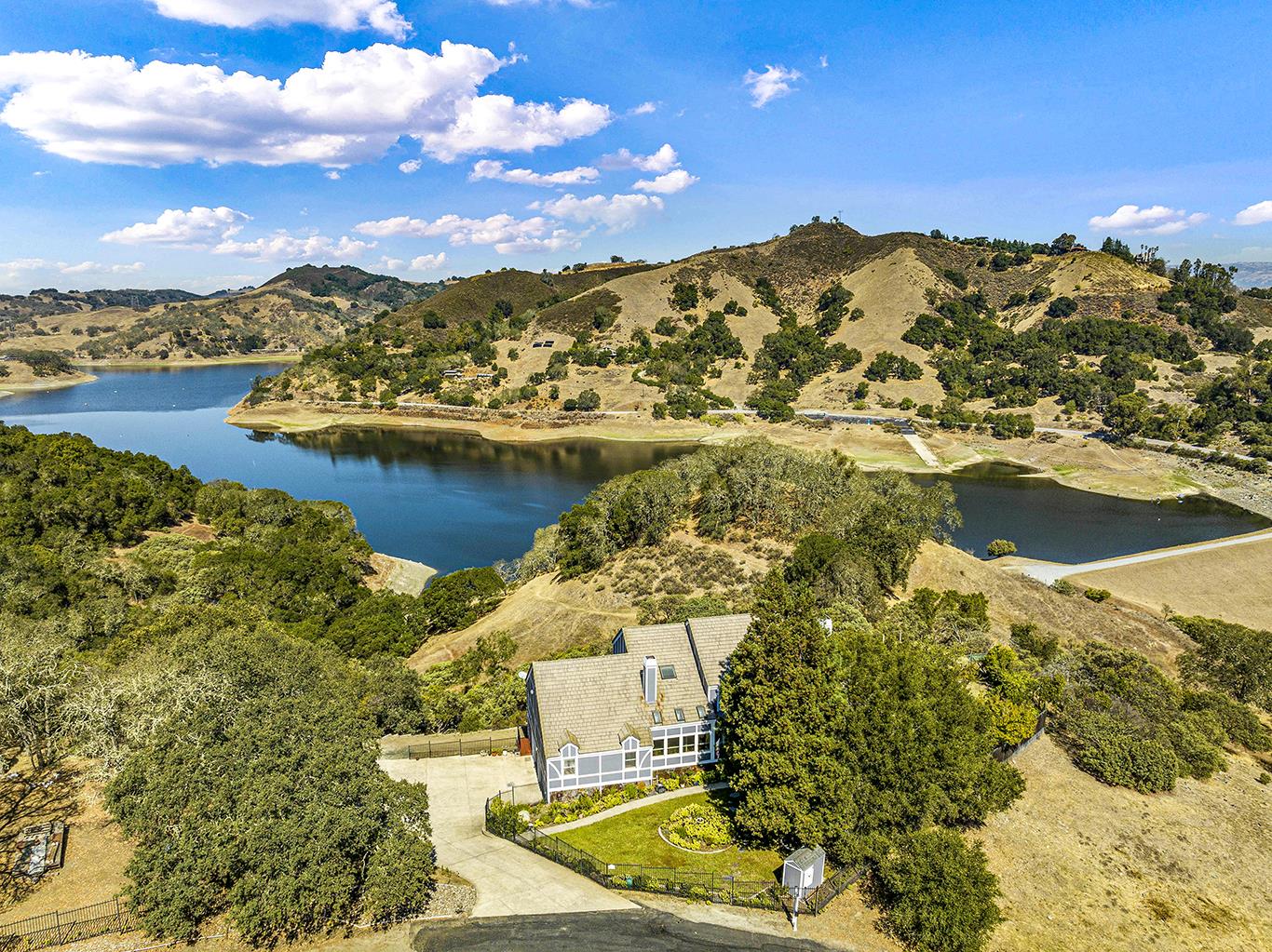 17300 Chesbro Lake Dr, Morgan Hill, CA 95037 - 5 Beds | 3 Baths (Sold